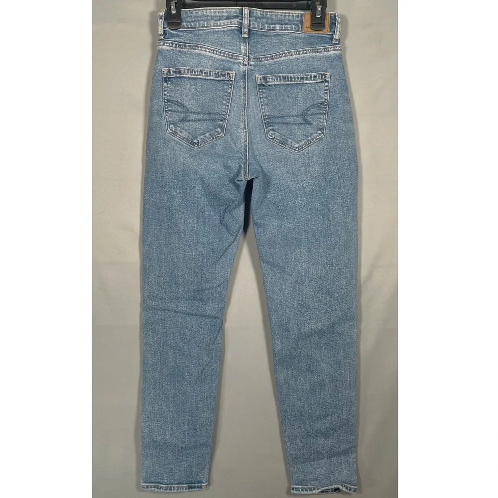 American Eagle Mom Jean Light‎ Wash Distressed High Rise Denim Size 2 Regular